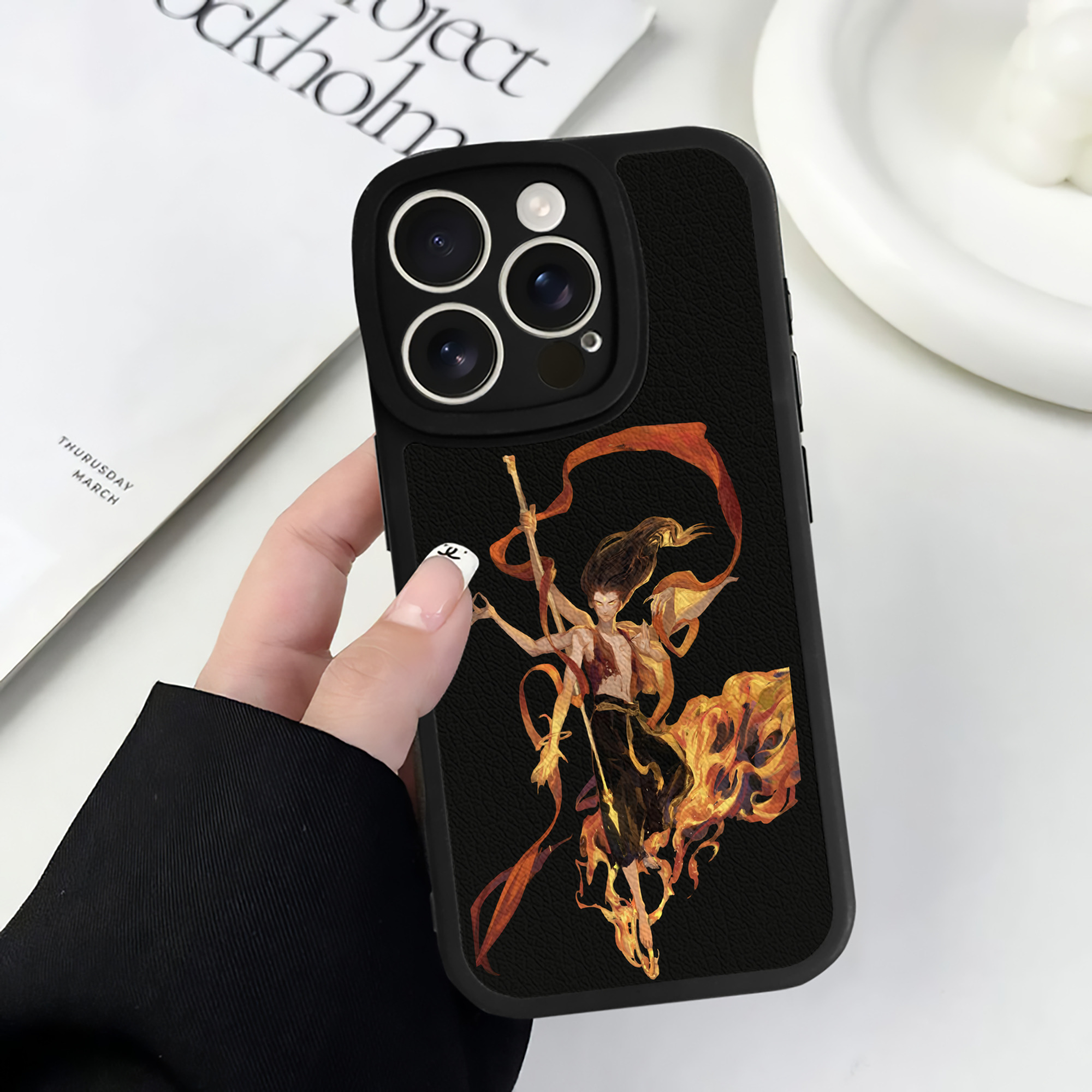 （画像用） Ne Zha 2 ナタ 魔童の大暴れ 【iPhone 16シリーズ対応】シリコンスマホケース（レザー調） 材質：シリコン